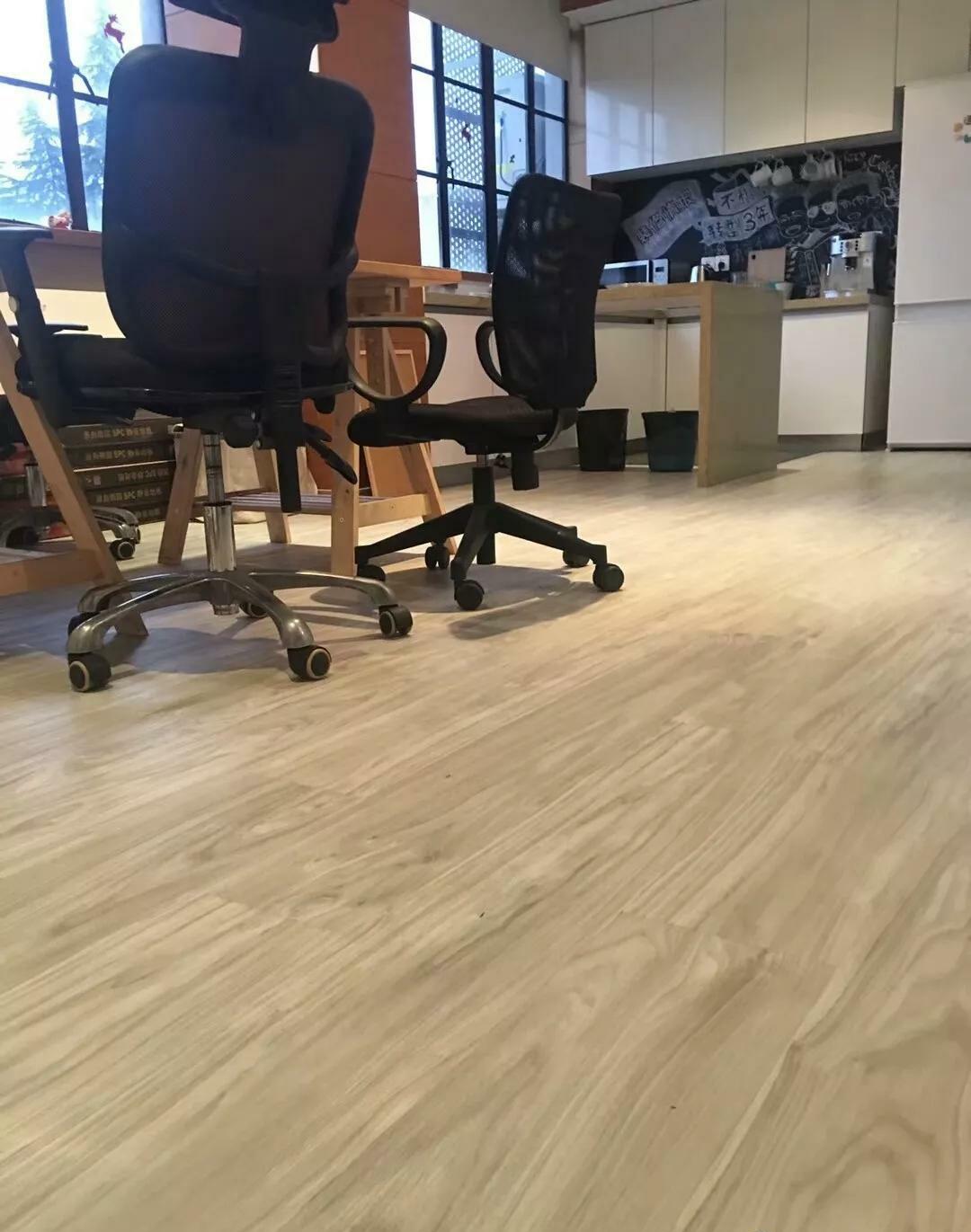 木纹pvc塑胶地板